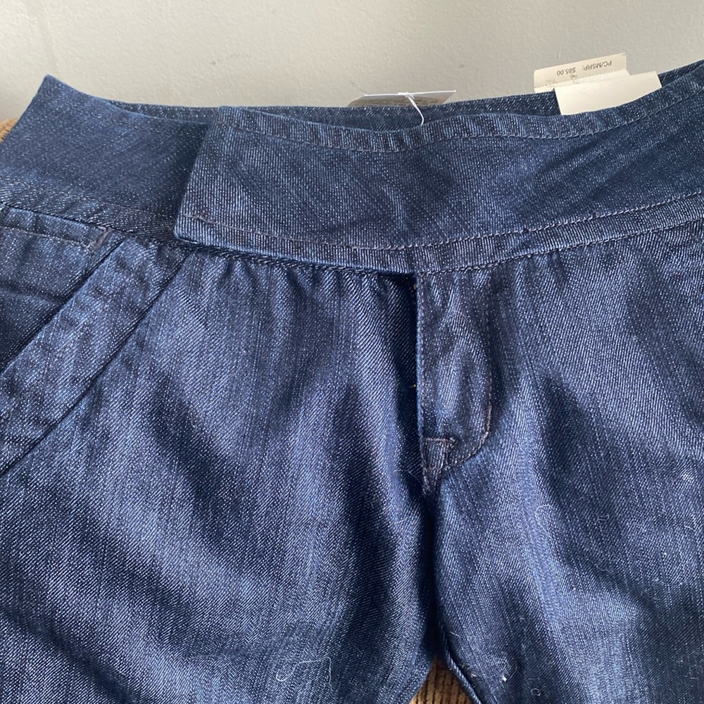 Guess jeans straight leg dark wash side top fastening jeans